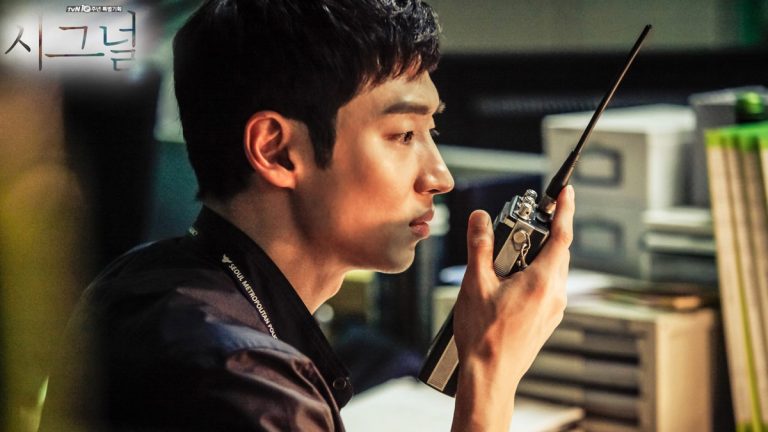 Lee Je Hoon dans la série Signal