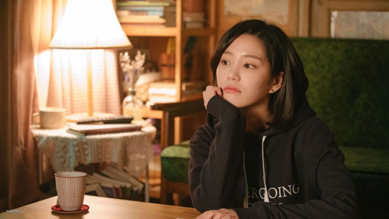 Lee Yoo Bi dans A Poem A Day