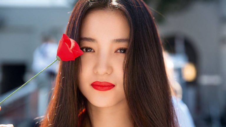 Kim Tae Ri change le monde dans Flower by Kenzo