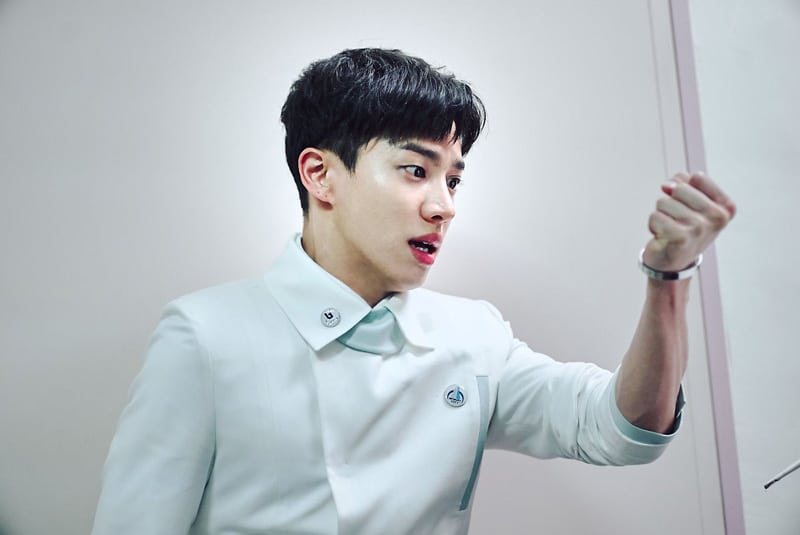 Lee Gikwang (Circle: Two Connected Worlds)