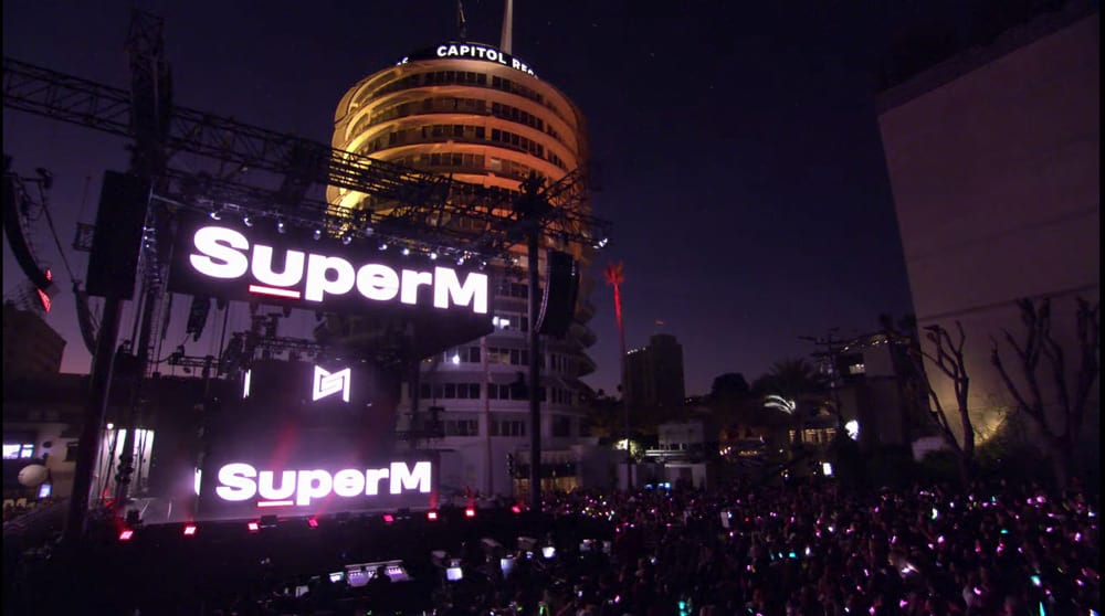 SuperM : performance devant le Capitol Records à Hollywood