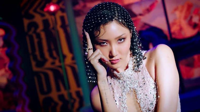Hwasa dans Hip de Mamamoo