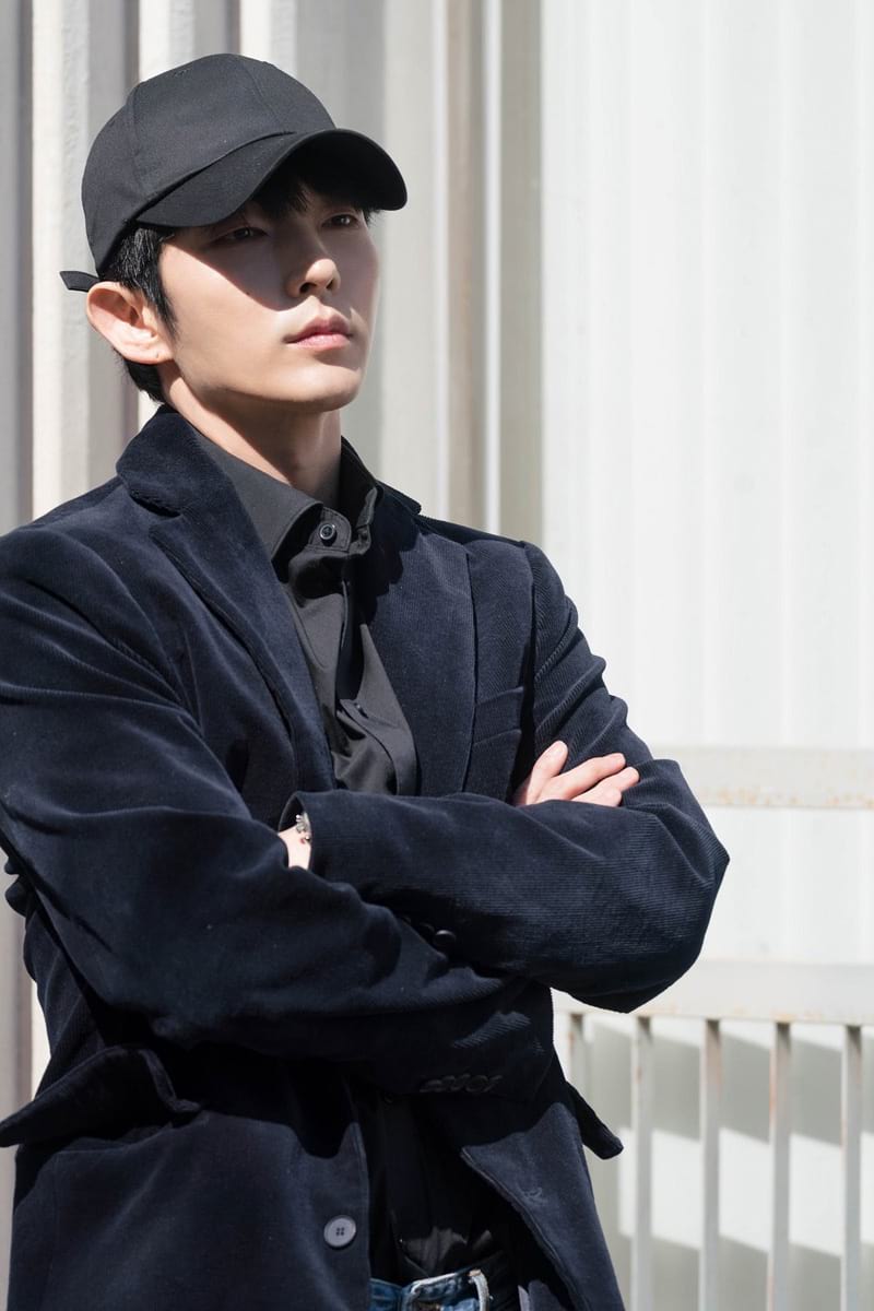 Lee Joon Gi avec une casquette noire dans Flower of Evil episode 4