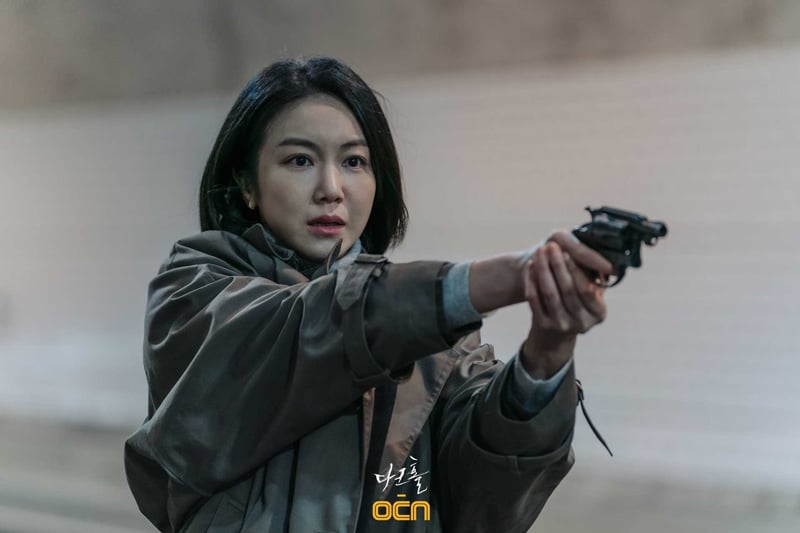 Kim Ok Vin avec une arme dans Dark Hole (OCN)