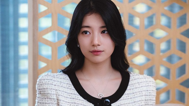 Bae Suzy (Anna)