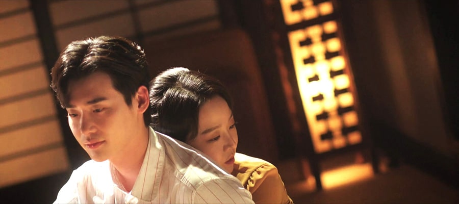 Lee Jong Suk et Shin Hye Sun dans Hymn Of Death (SBS)